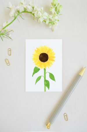 blanco zomerse ansichtkaart met grote zonnebloem, geschilderd met aquarel